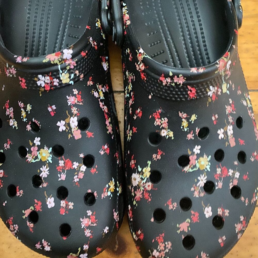 CROCS CLOGS